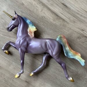Breyer Reeves Freedom Series Purple Rainbow Magic Unicorn Toy 7” x 9”